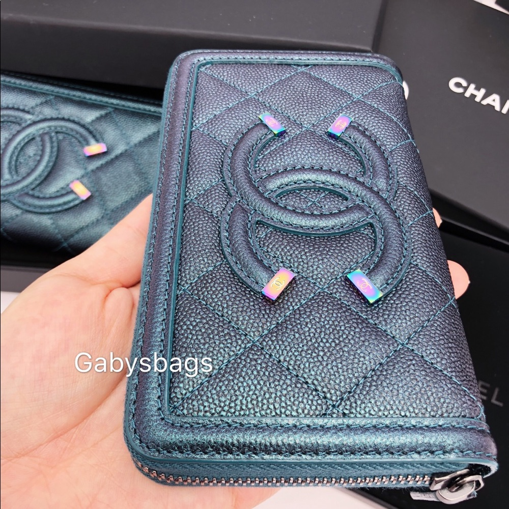 ‼️LAST1 Chanel Wallet iridescent rainbow hardware - Picture 4 of 8